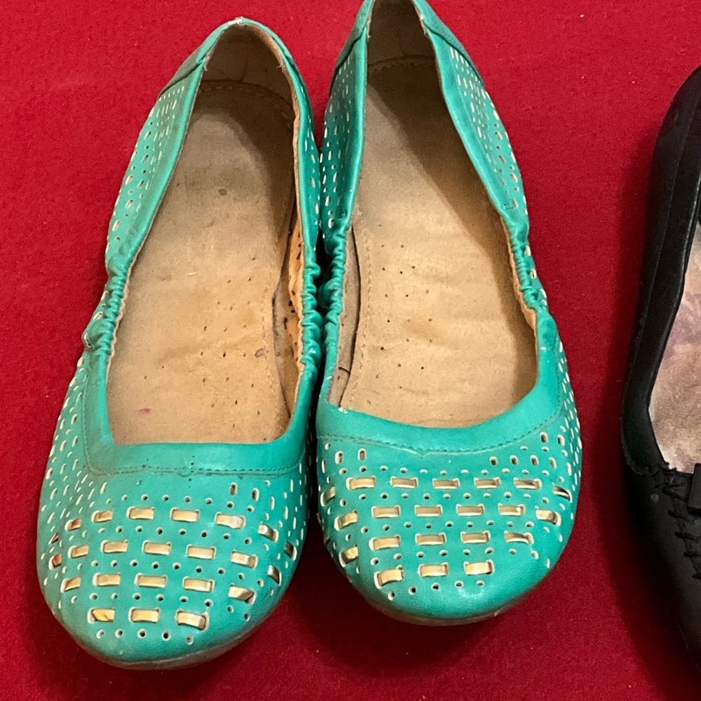 Naturalizer Teal Perforated Flats 7.5 & Black Born Shoes Sz 7.5 Leather